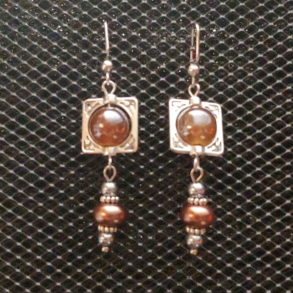 3/$20 | Mauve glass and faux pearl earrings